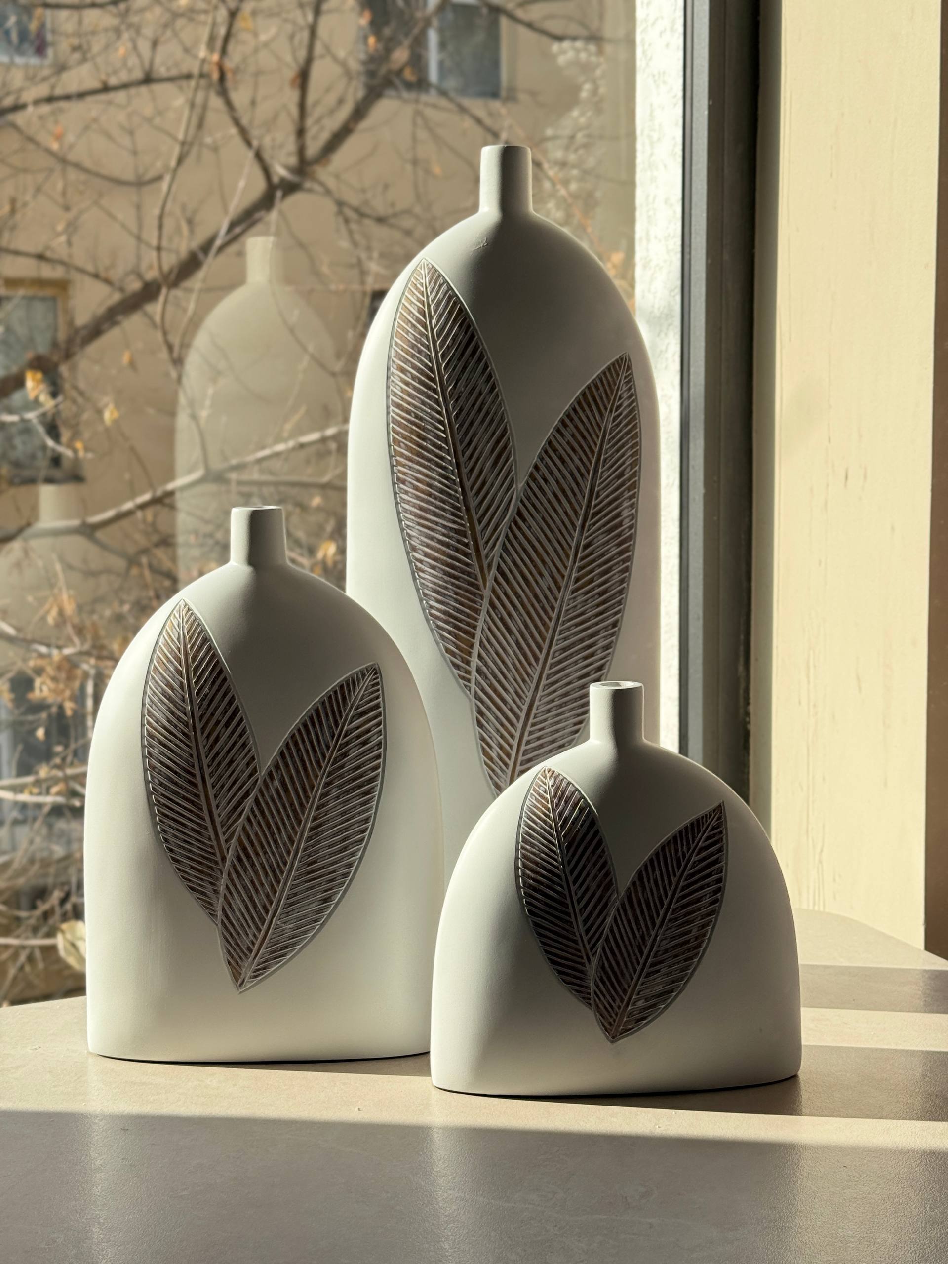 Большая матовая керамическая ваза с рельефным листовым узором X-VASE6XL