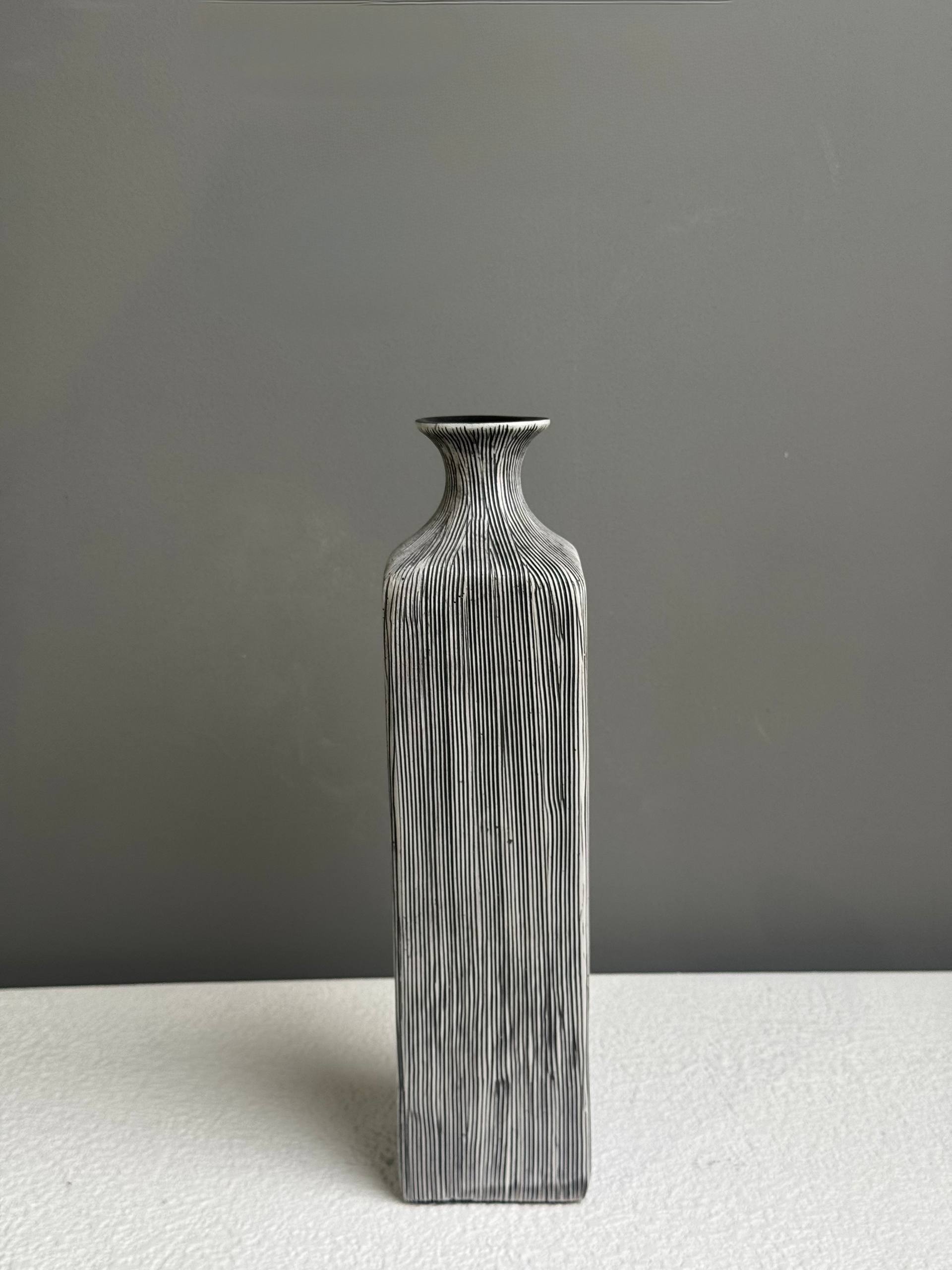 Декоративные вазы Linea Stone (модель B) X-VASE8B