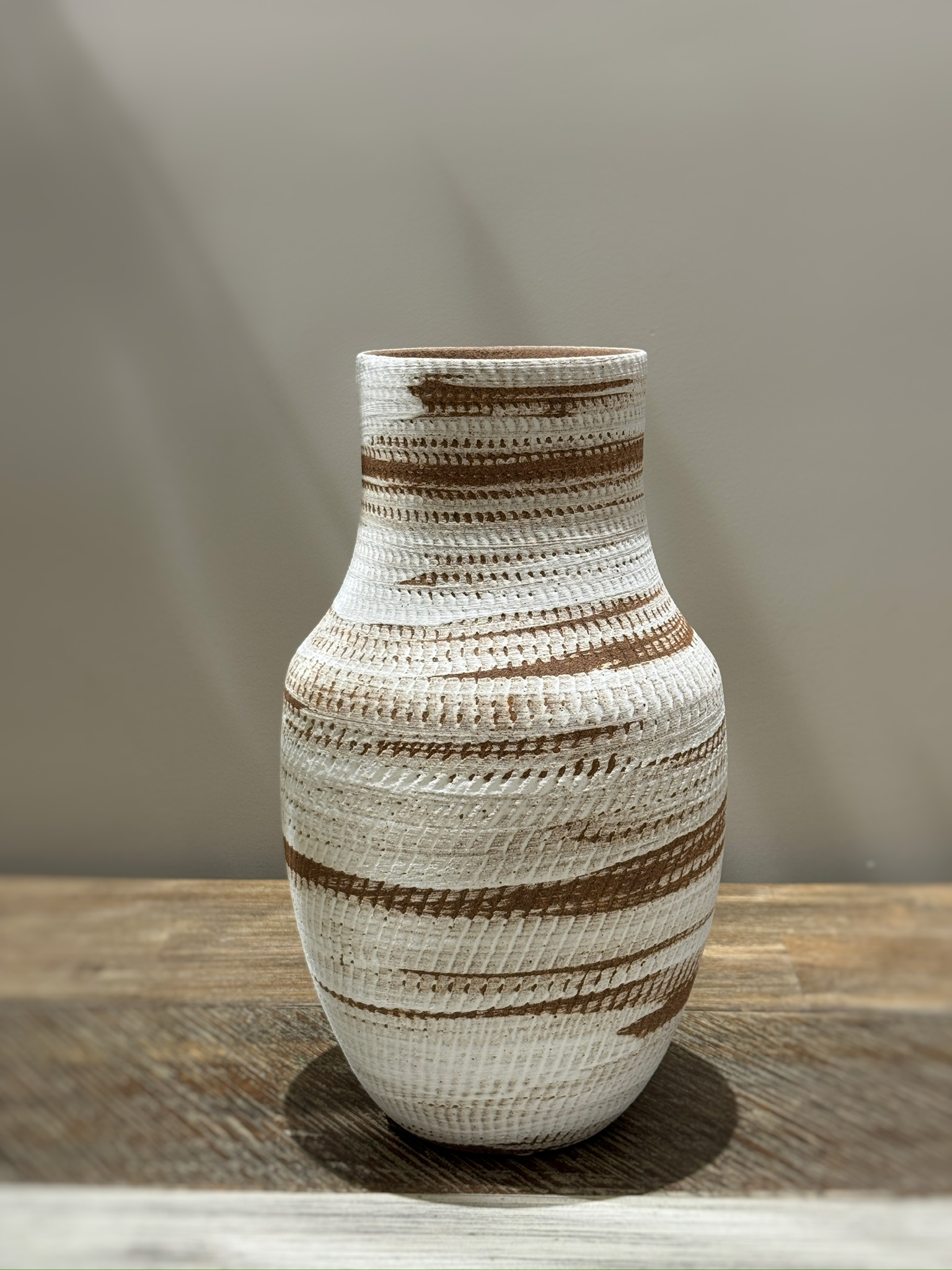 Керамическая дизайнерская ваза X-VASE-V21