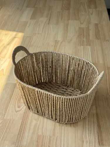 Katta tutqichli to'qilgan savat (Model X-BS18L). O'lchami: 36 × 21 × 24 sm
