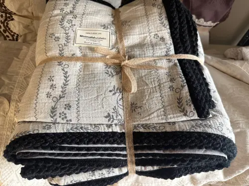 Aesthetic 'Romance' style bedding with lace, washed 100% cotton, X-BEDS10