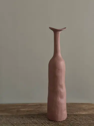 Uzunchoq ko'za shaklidagi qo'lda ishlangan keramik vaza, X-VASE-V10XL