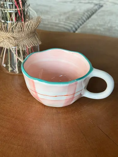 Pink checkered ceramic cup, model X-CCU6