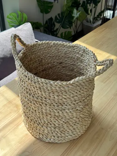 Jutdan to'qilgan savat: model X-BS15L, o'lchami 32 x 30 sm
